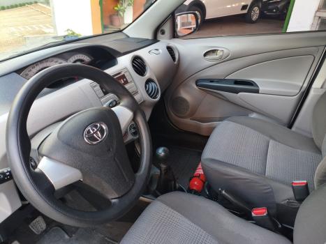 TOYOTA Etios Hatch 1.3 16V 4P FLEX XS, Foto 6