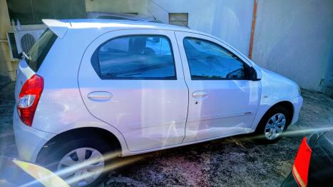TOYOTA Etios Hatch 1.3 16V 4P FLEX X, Foto 6