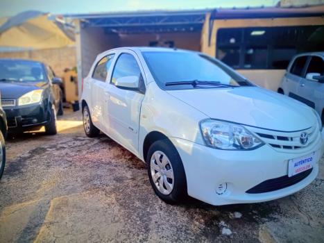 TOYOTA Etios Hatch 1.3 16V 4P FLEX X, Foto 2