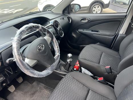 TOYOTA Etios Hatch 1.3 16V 4P FLEX XS, Foto 8