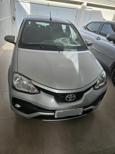 TOYOTA Etios Hatch 1.3 16V 4P FLEX X, Foto 2