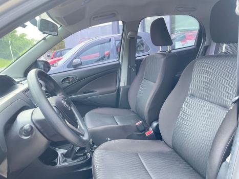 TOYOTA Etios Hatch 1.3 16V 4P FLEX X, Foto 8