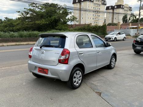 TOYOTA Etios Hatch 1.3 16V 4P FLEX X, Foto 6