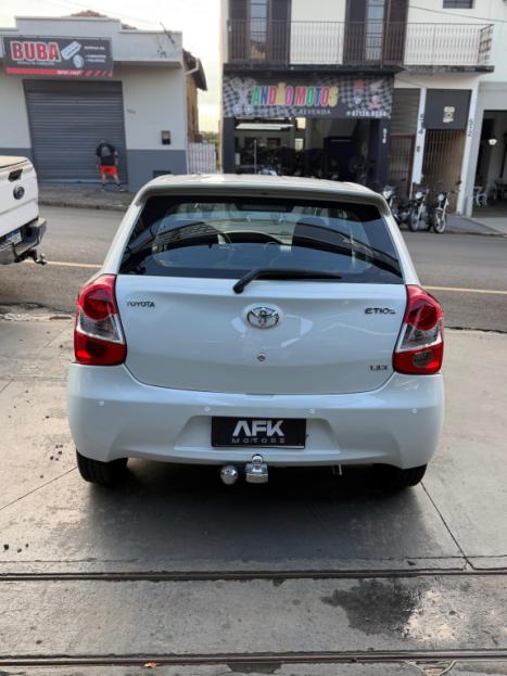 TOYOTA Etios Hatch 1.3 16V 4P FLEX X, Foto 4