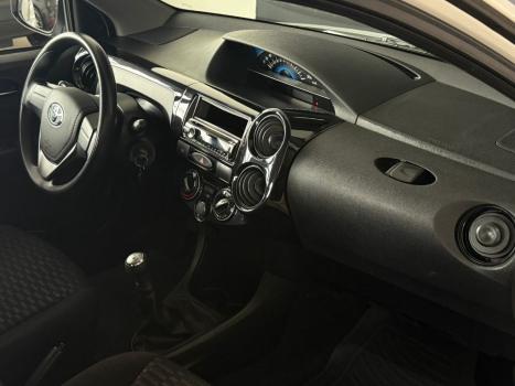 TOYOTA Etios Hatch 1.3 16V 4P FLEX X, Foto 5