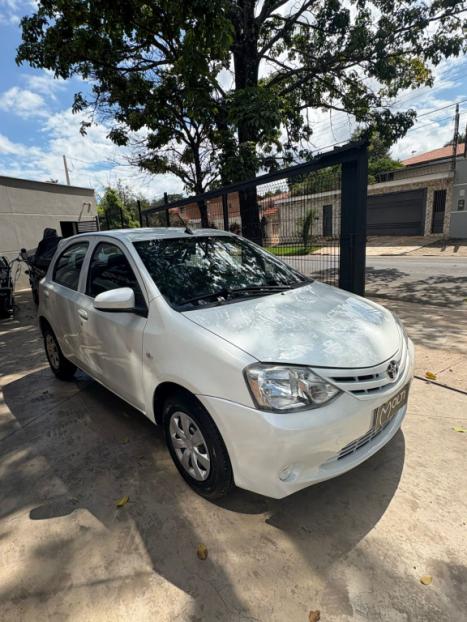 TOYOTA Etios Hatch 1.3 16V 4P FLEX X, Foto 2