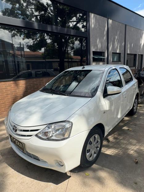 TOYOTA Etios Hatch 1.3 16V 4P FLEX X, Foto 3