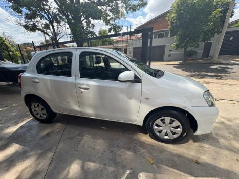 TOYOTA Etios Hatch 1.3 16V 4P FLEX X, Foto 4
