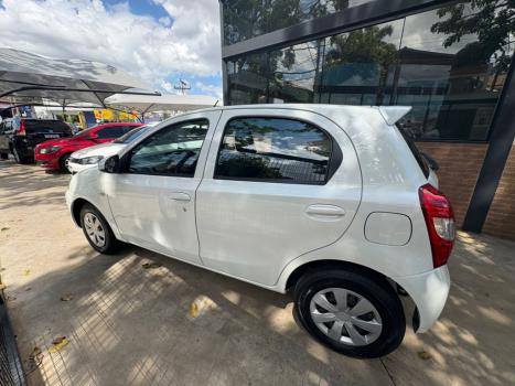 TOYOTA Etios Hatch 1.3 16V 4P FLEX X, Foto 5