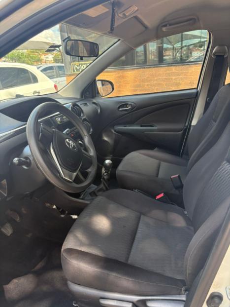 TOYOTA Etios Hatch 1.3 16V 4P FLEX X, Foto 8