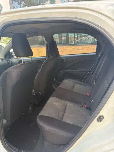 TOYOTA Etios Hatch 1.3 16V 4P FLEX X, Foto 9