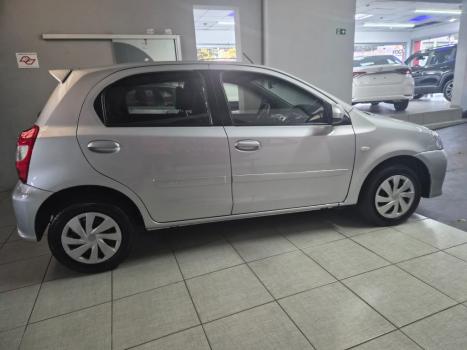 TOYOTA Etios Hatch 1.5 16V 4P FLEX XS AUTOM�TICO, Foto 5