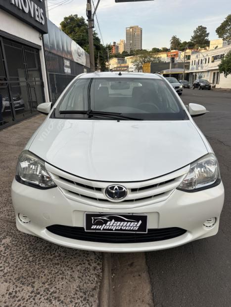 TOYOTA Etios Hatch 1.3 16V 4P FLEX X, Foto 2