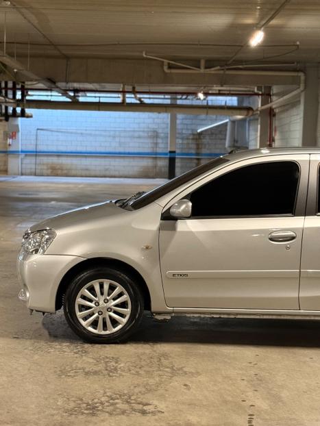 TOYOTA Etios Hatch 1.5 16V 4P FLEX XLS, Foto 2