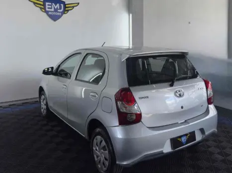TOYOTA Etios Hatch 1.3 16V 4P FLEX X AUTOM�TICO, Foto 4