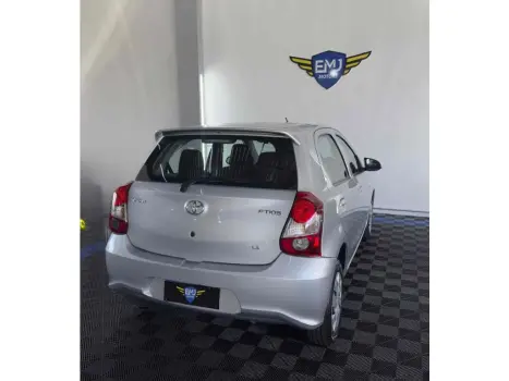 TOYOTA Etios Hatch 1.3 16V 4P FLEX X AUTOM�TICO, Foto 6