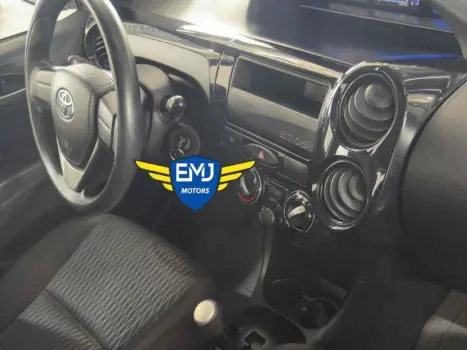 TOYOTA Etios Hatch 1.3 16V 4P FLEX X AUTOM�TICO, Foto 9
