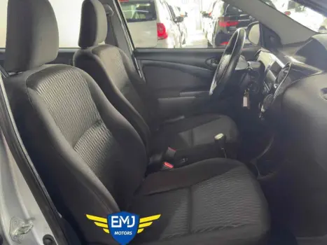 TOYOTA Etios Hatch 1.3 16V 4P FLEX X AUTOM�TICO, Foto 11