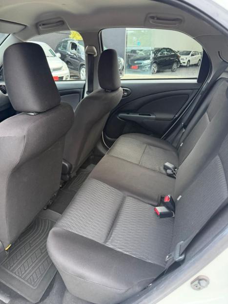 TOYOTA Etios Hatch 1.3 16V 4P FLEX X, Foto 9