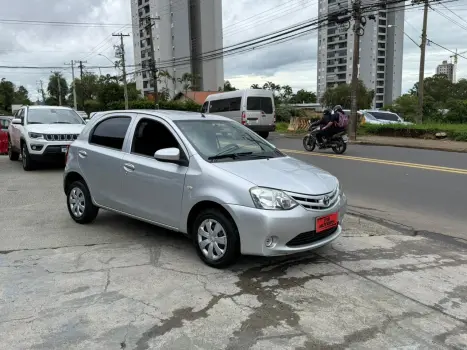 TOYOTA Etios Hatch 1.3 16V 4P FLEX X, Foto 3