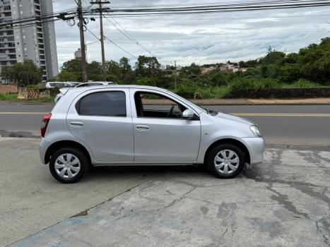 TOYOTA Etios Hatch 1.3 16V 4P FLEX X, Foto 4