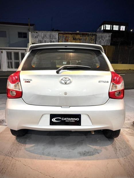 TOYOTA Etios Hatch 1.3 16V 4P FLEX X, Foto 4