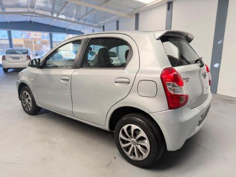TOYOTA Etios Hatch 1.3 16V 4P FLEX X, Foto 3
