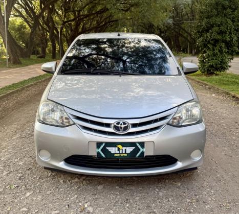 TOYOTA Etios Hatch 1.3 16V 4P FLEX X, Foto 2