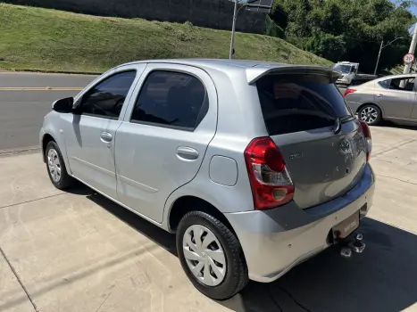 TOYOTA Etios Hatch 1.3 16V 4P FLEX X, Foto 5