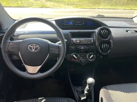 TOYOTA Etios Hatch 1.3 16V 4P FLEX X, Foto 7