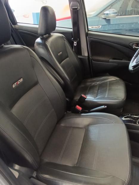 TOYOTA Etios Hatch 1.5 16V 4P FLEX PLATINUM AUTOM�TICO, Foto 10