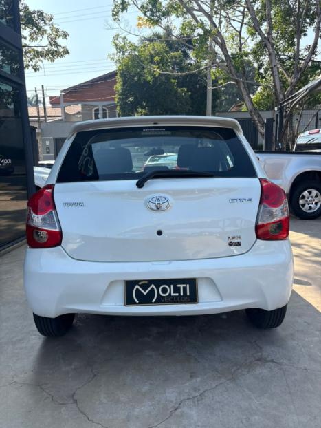 TOYOTA Etios Hatch 1.3 16V 4P FLEX X, Foto 6