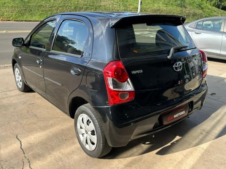 TOYOTA Etios Hatch 1.3 16V 4P FLEX, Foto 2
