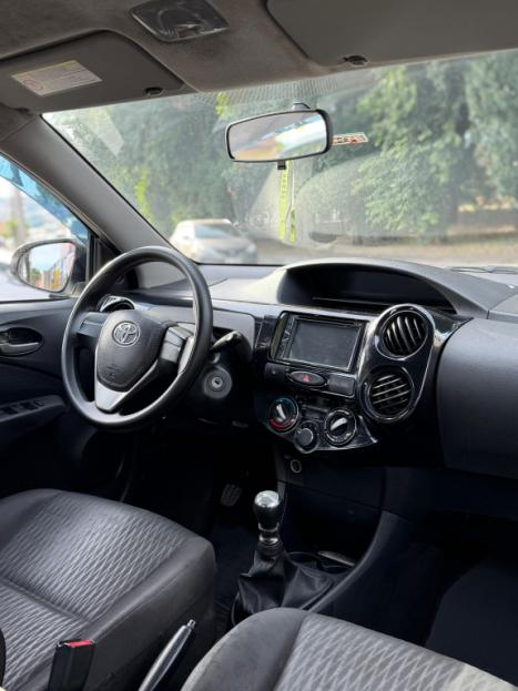 TOYOTA Etios Hatch 1.3 16V 4P FLEX X, Foto 2