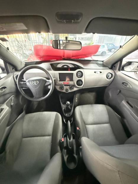 TOYOTA Etios Hatch 1.3 16V 4P FLEX X, Foto 2