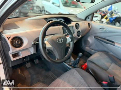 TOYOTA Etios Hatch 1.3 16V 4P FLEX XS, Foto 4