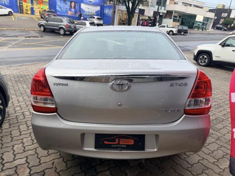 TOYOTA Etios Hatch 1.5 16V 4P FLEX XLS, Foto 2