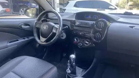 TOYOTA Etios Hatch 1.3 16V 4P FLEX X, Foto 8