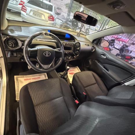 TOYOTA Etios Hatch 1.3 16V 4P FLEX X, Foto 5