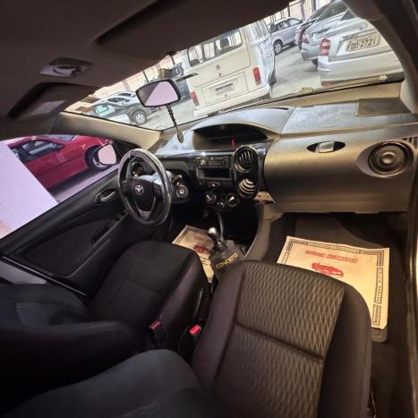 TOYOTA Etios Hatch 1.3 16V 4P FLEX X, Foto 6