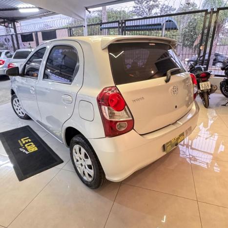 TOYOTA Etios Hatch 1.3 16V 4P FLEX X, Foto 8