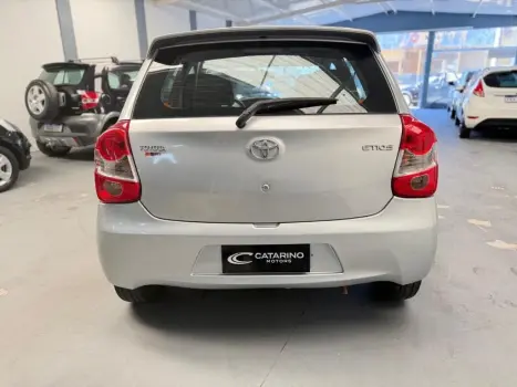 TOYOTA Etios Hatch 1.3 16V 4P FLEX X, Foto 4