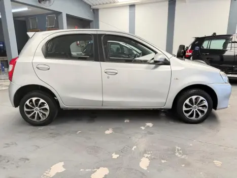 TOYOTA Etios Hatch 1.3 16V 4P FLEX X, Foto 6