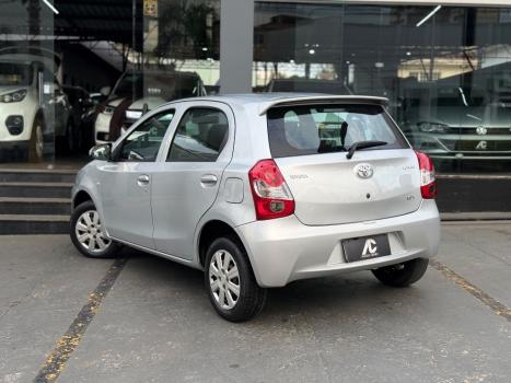 TOYOTA Etios Hatch 1.3 16V 4P FLEX X AUTOMÁTICO, Foto 5