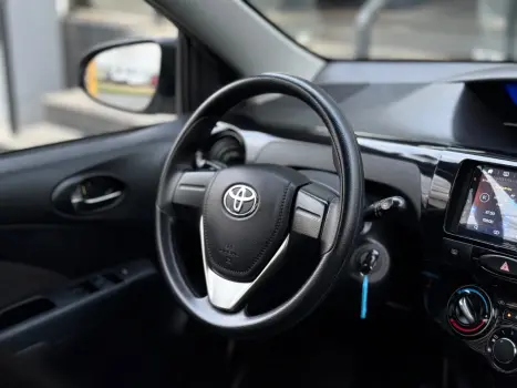 TOYOTA Etios Hatch 1.3 16V 4P FLEX X AUTOMÁTICO, Foto 9
