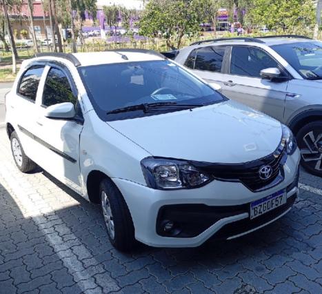 TOYOTA Etios Hatch 1.3 16V 4P FLEX X AUTOMÁTICO, Foto 1