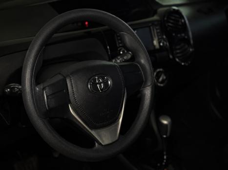 TOYOTA Etios Hatch 1.3 16V 4P FLEX X AUTOMÁTICO, Foto 6