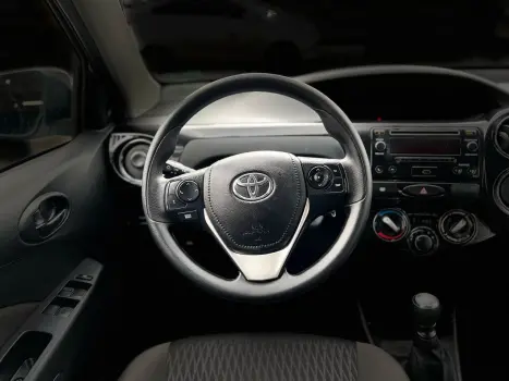 TOYOTA Etios Sedan 1.5 16V 4P FLEX X PLUS, Foto 3 TOYOTA Etios Sedan 1.5 16V 4P FLEX X PLUS, Foto 3