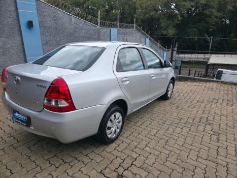 TOYOTA Etios Sedan 1.5 16V 4P FLEX XS AUTOM�TICO, Foto 4
