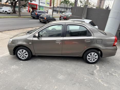TOYOTA Etios Sedan 1.5 16V 4P FLEX XS AUTOM�TICO, Foto 3